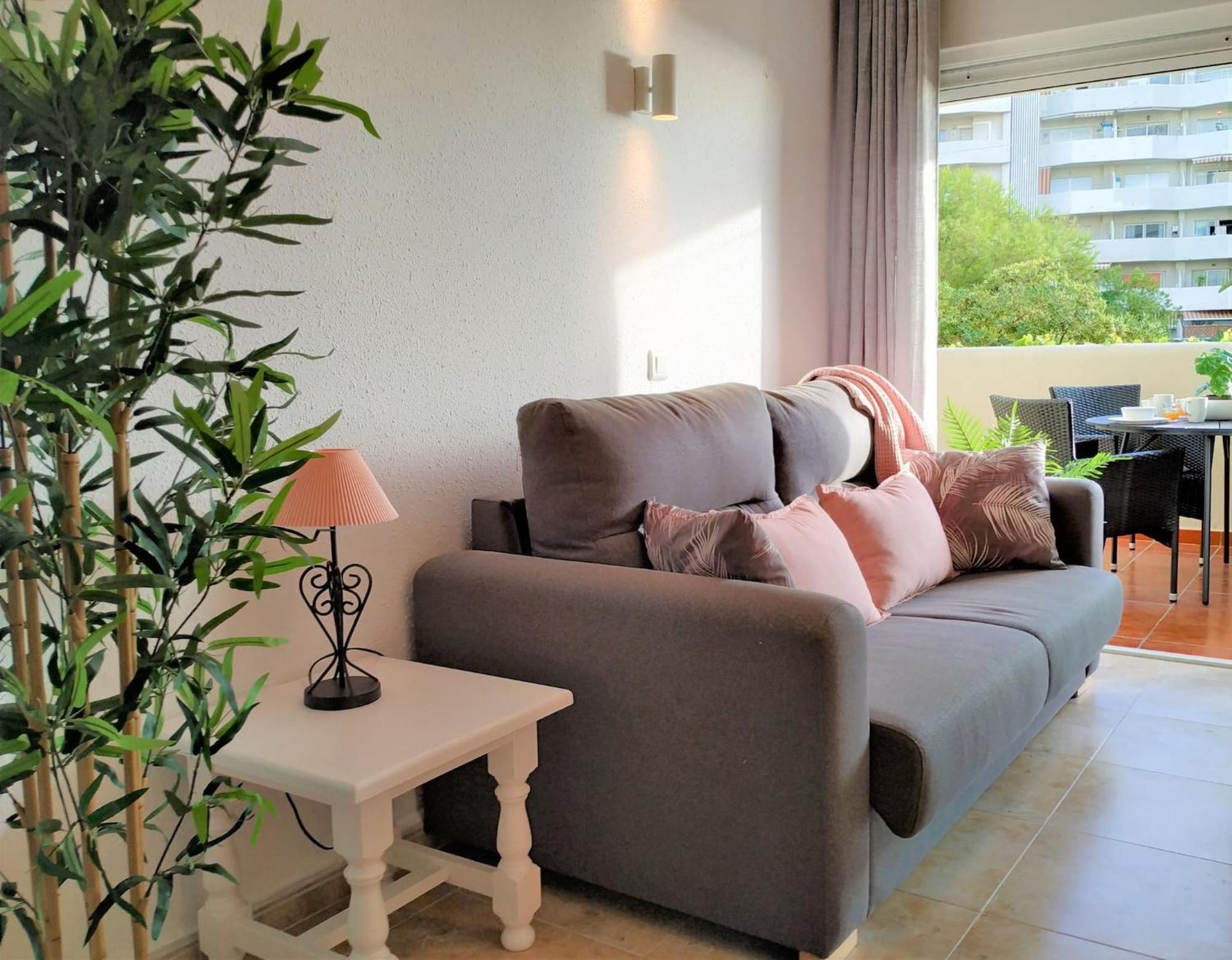 Lejlighed Lovely Sea And Garden View Benalbeach *