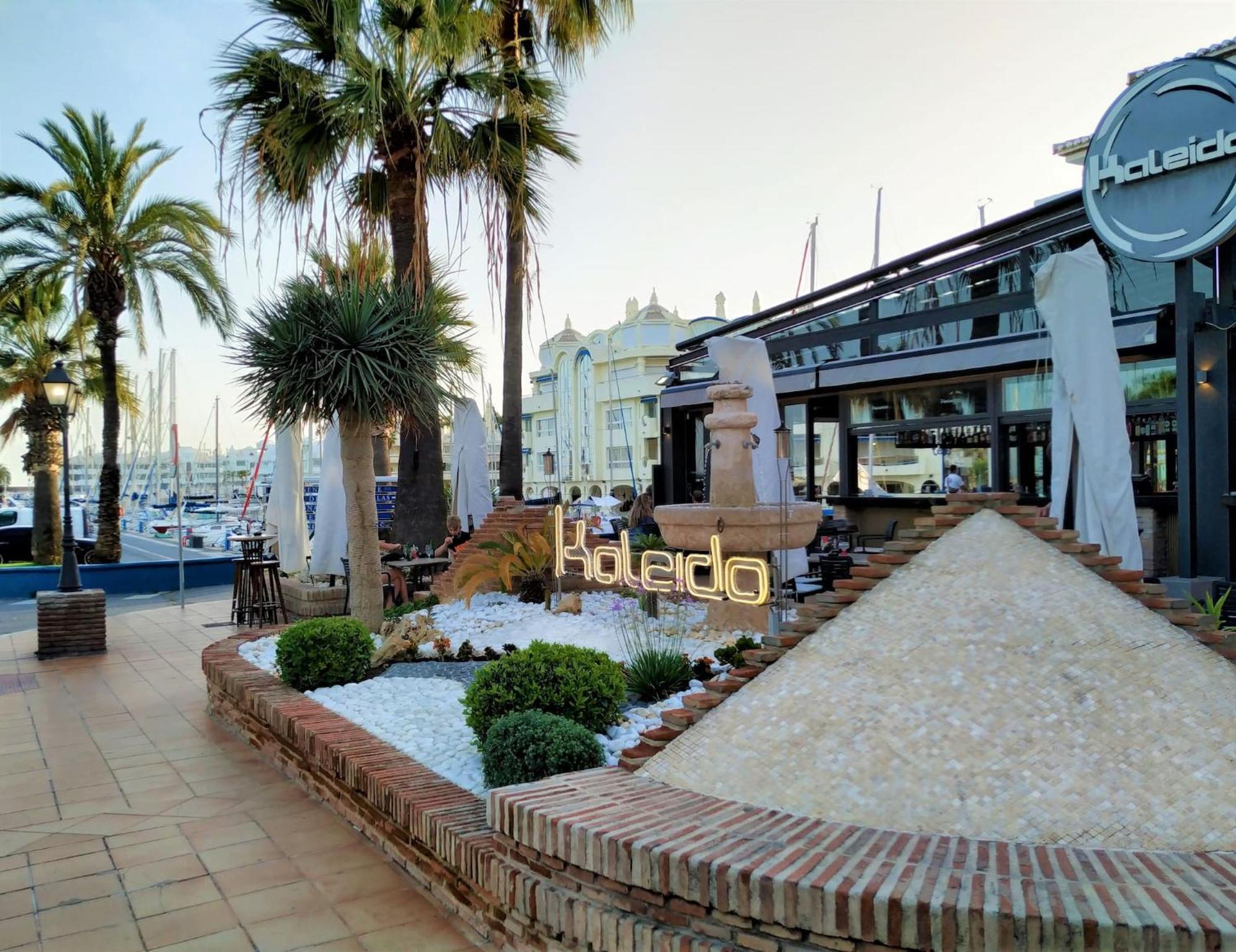 Lejlighed Lovely Sea And Garden View Benalbeach